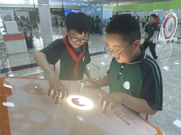 涵乔财富 以科普之光点亮数字生活！2025年山东省科技馆全民数字素养与技能提升月系列活动精彩呈现